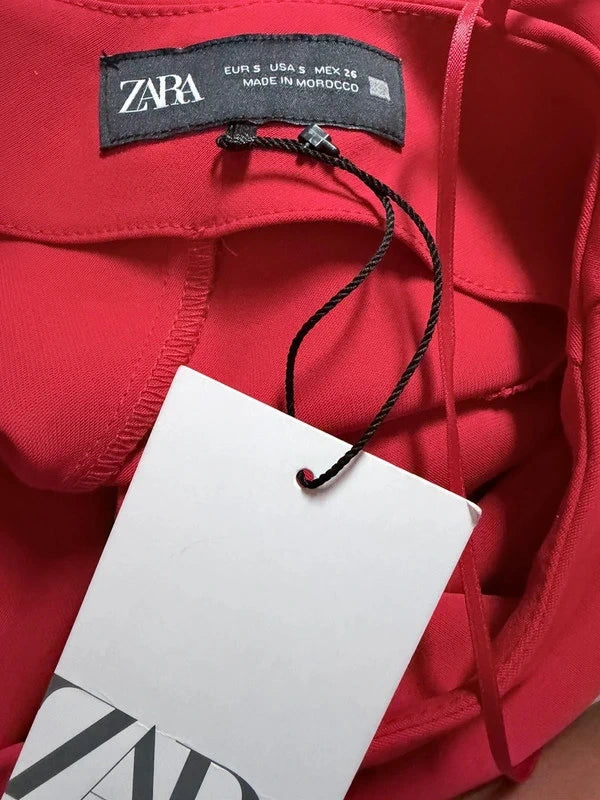 Robe longue rouge moulante Zara – élégante & chic