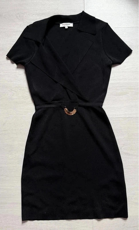 Robe noire Morgan moulante avec détail doré – chic soirée