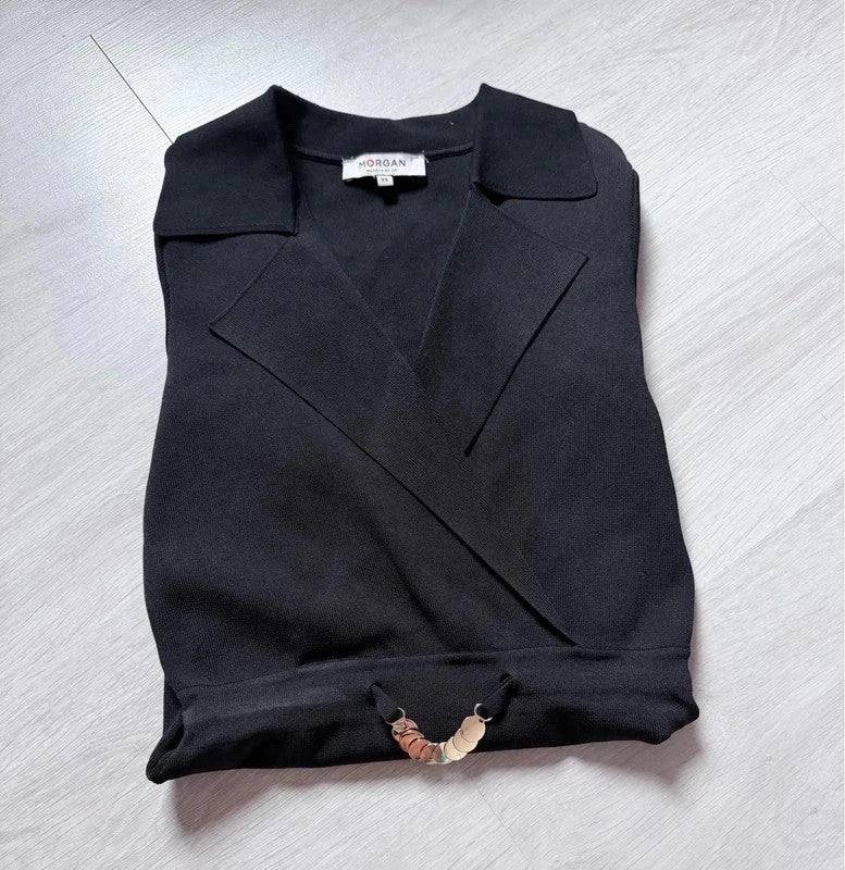 Robe noire Morgan moulante avec détail doré – chic soirée