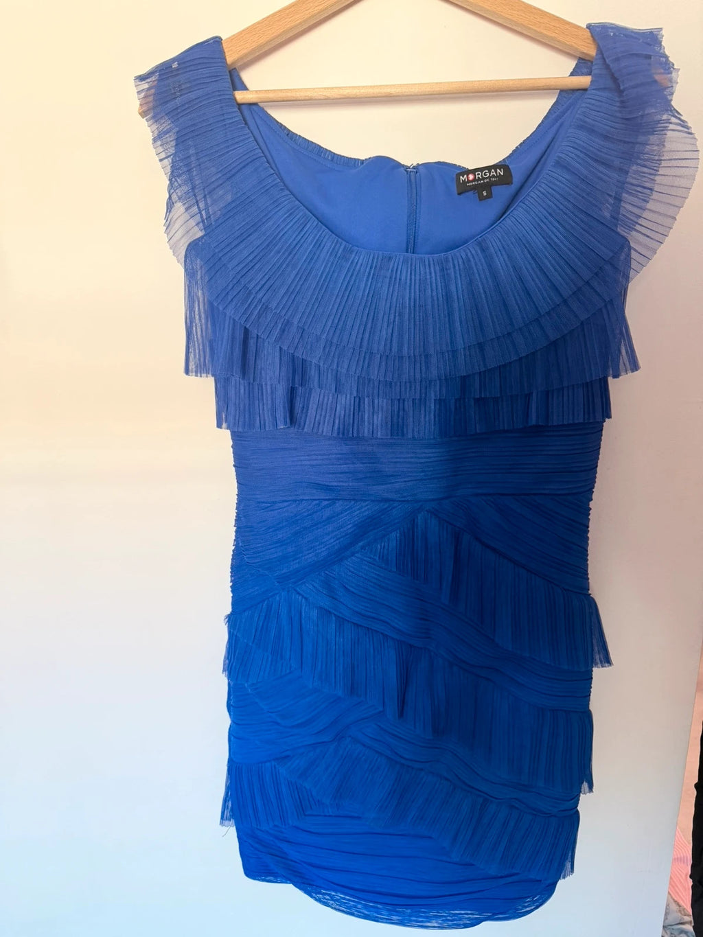 Robe bleue Morgan – moulante, volants, élégante soirée