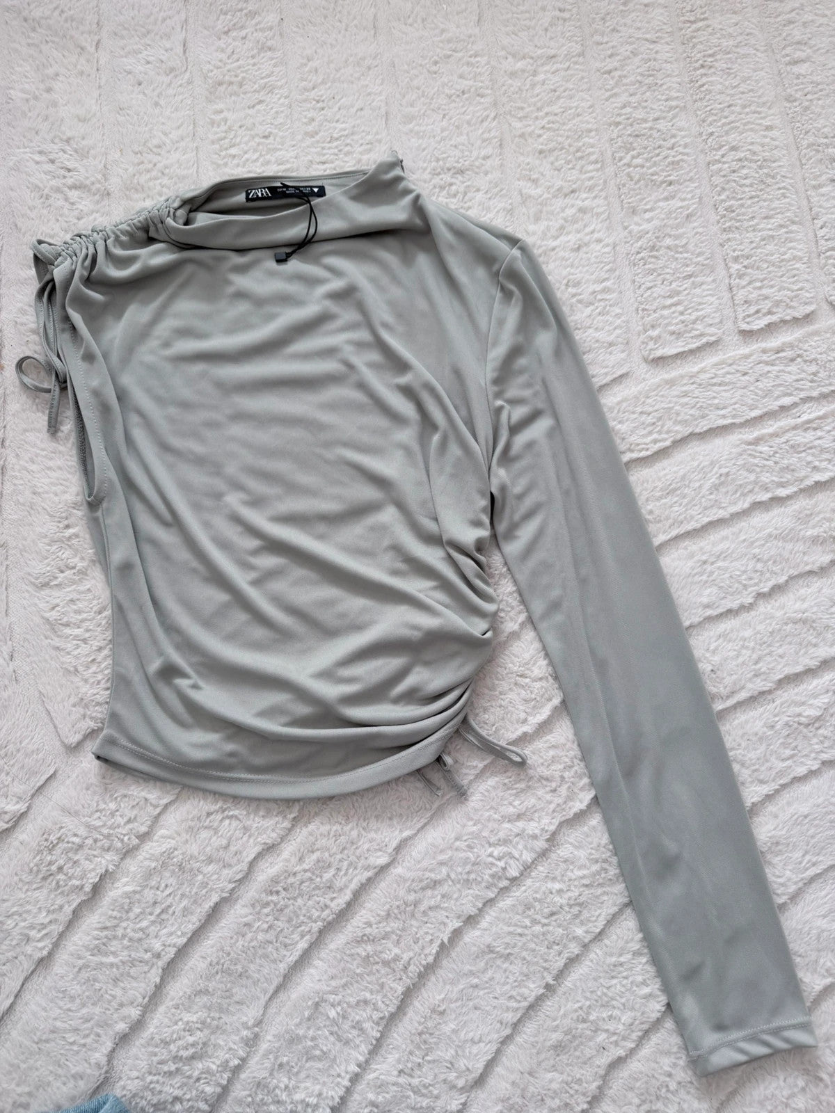 Top asymétrique drapé gris Zara – taille M