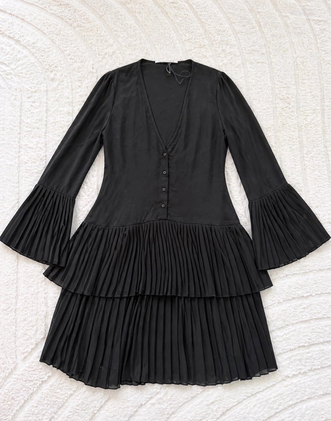 Robe noire Zara plissée manches longues – Taille XS – Élégante fluide