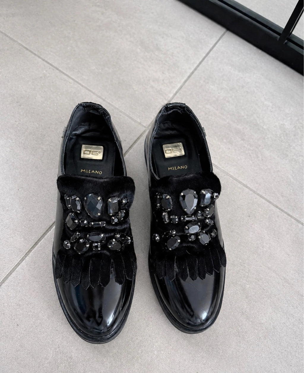 Mocassins noirs vernis à strass avec fourrure magnifique