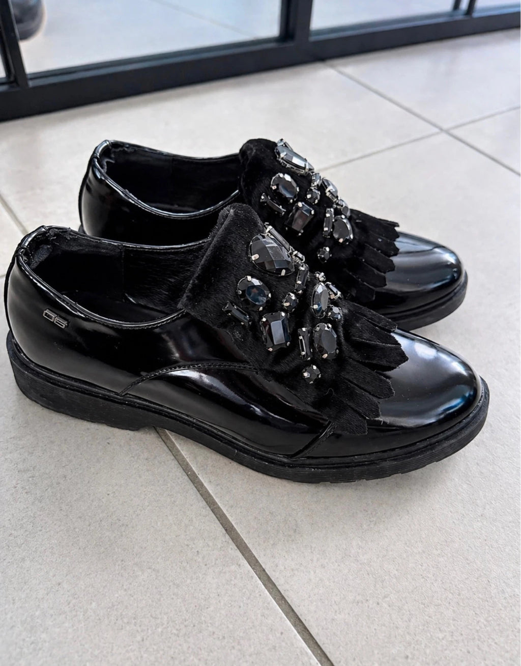 Mocassins noirs vernis à strass avec fourrure magnifique