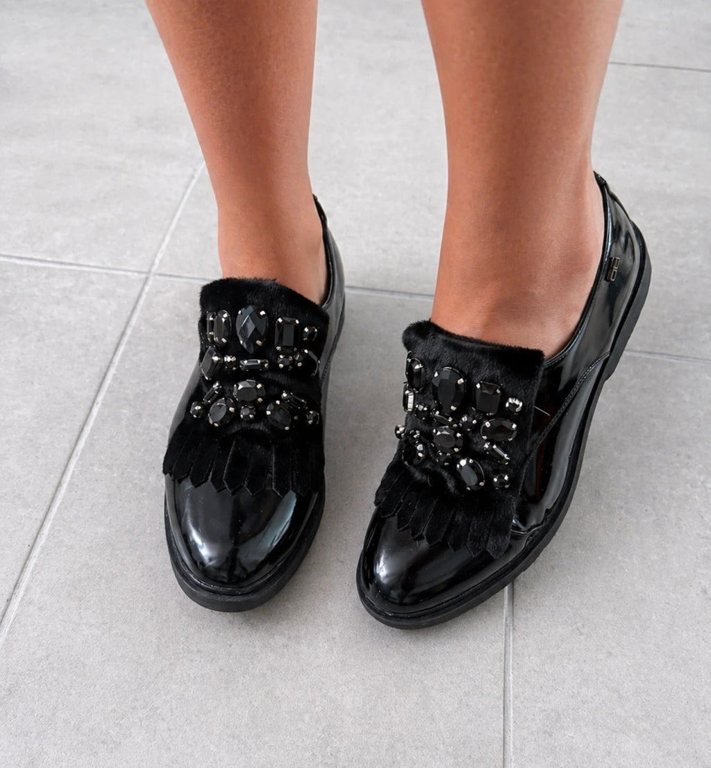 Mocassins noirs vernis à strass avec fourrure magnifique