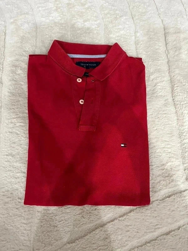 Polo Tommy Hilfiger rouge – Coupe ajustée – État impeccable