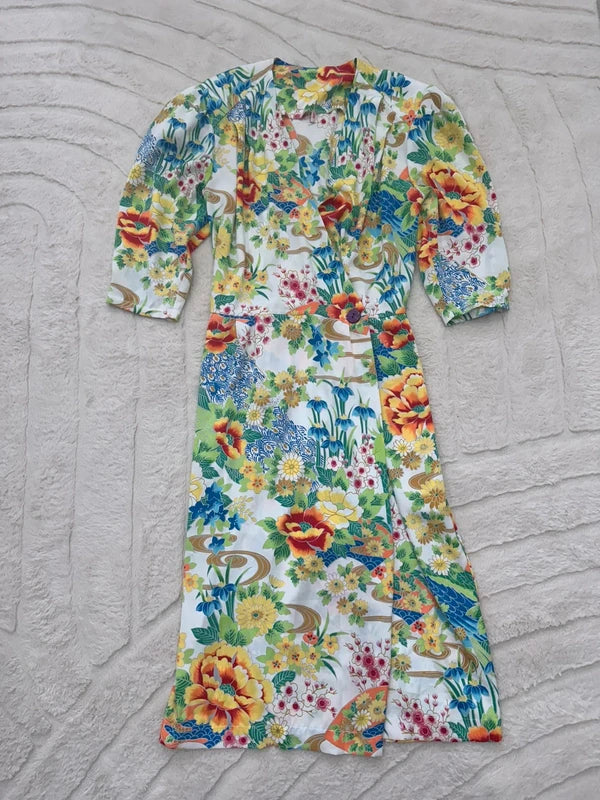 Robe portefeuille vintage fleurie avec épaulettes – style rétro chic – M