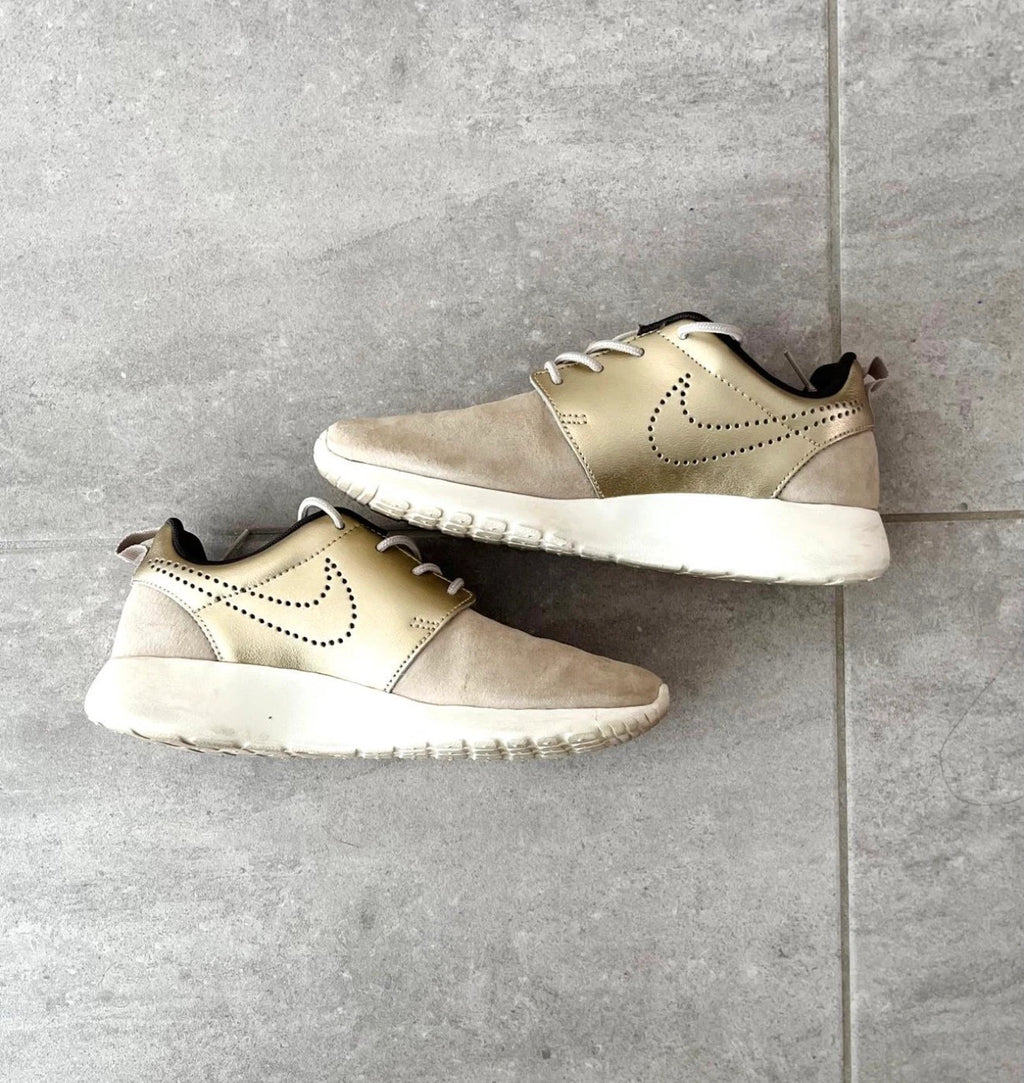 Nike Roshe Run beige & doré – Taille 37.5 – Très tendance