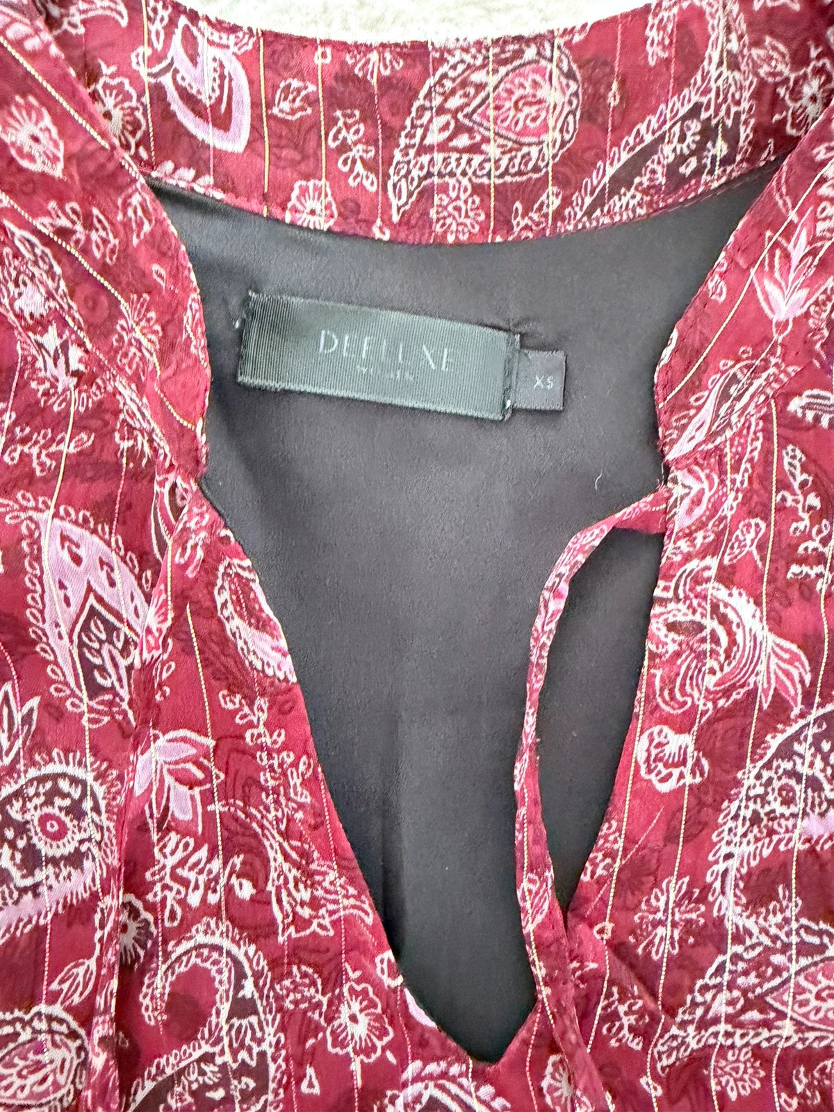 Robe bohème bordeaux imprimé cachemire Deeluxe – fluide & féminine