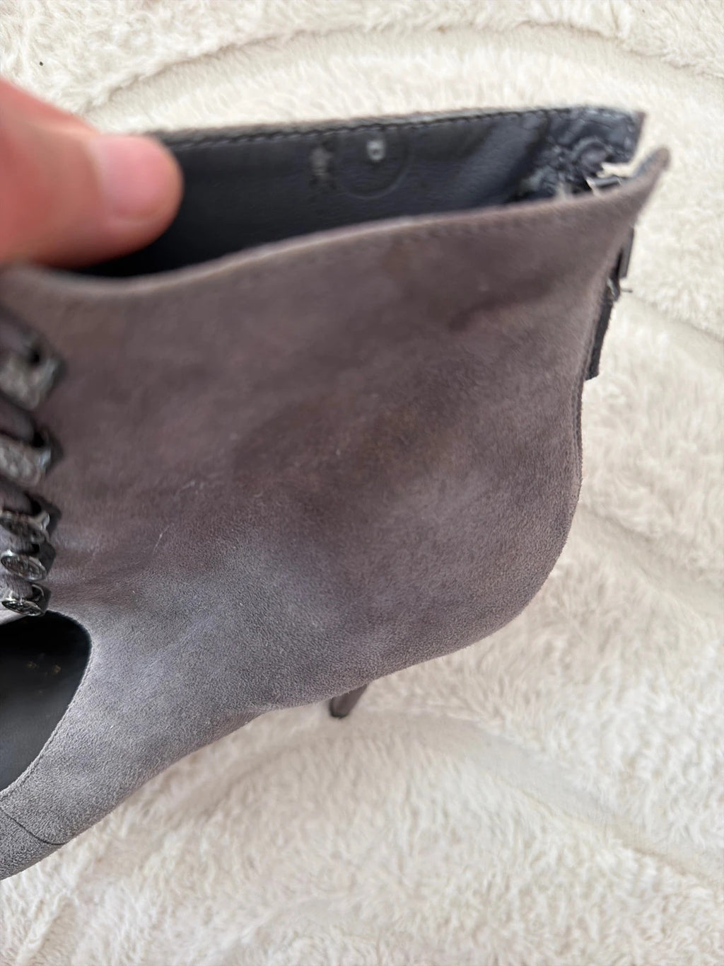 Bottines talons GUESS gris suédine – pointure 37 – élégantes &féminines