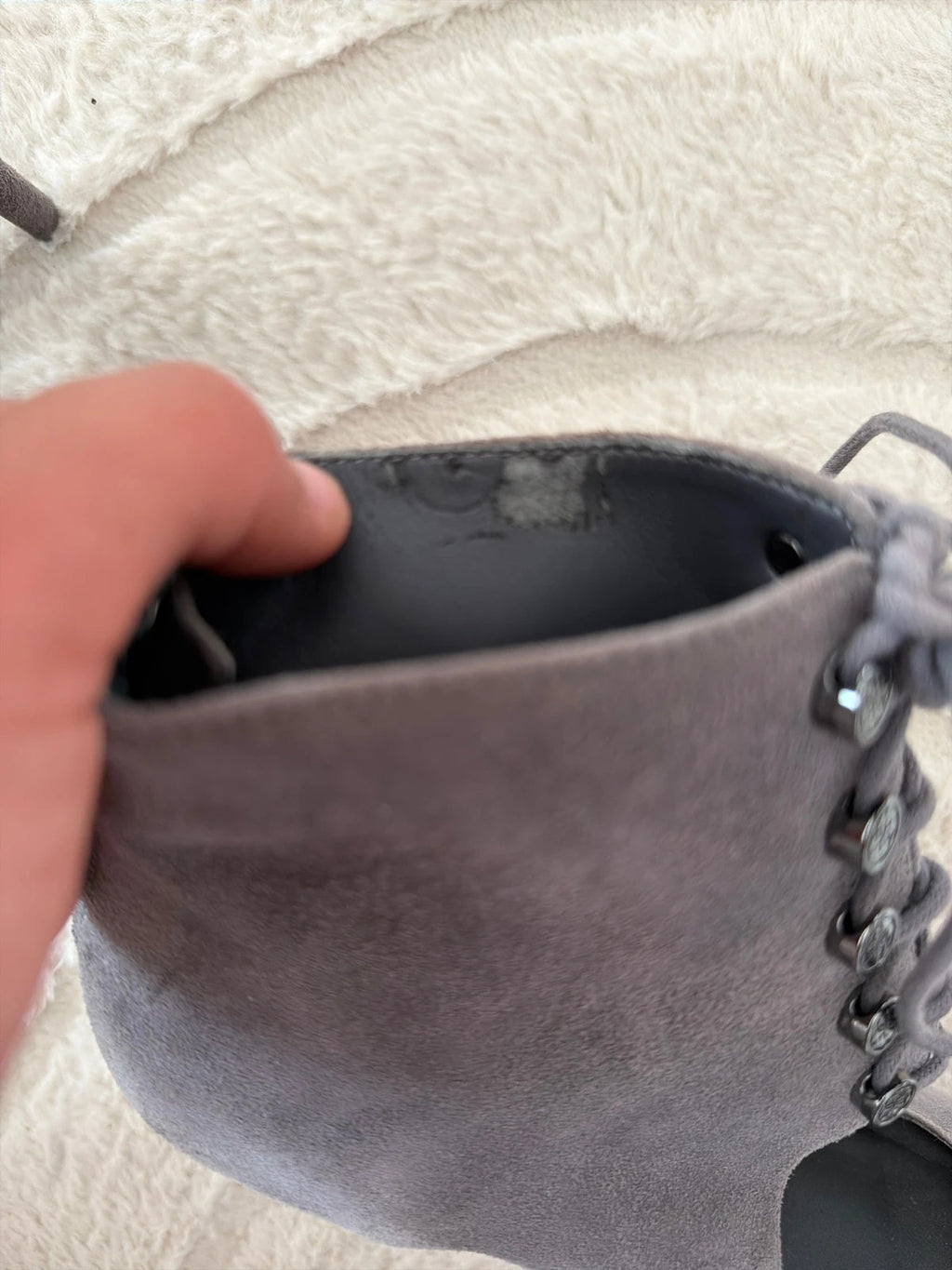 Bottines talons GUESS gris suédine – pointure 37 – élégantes &féminines