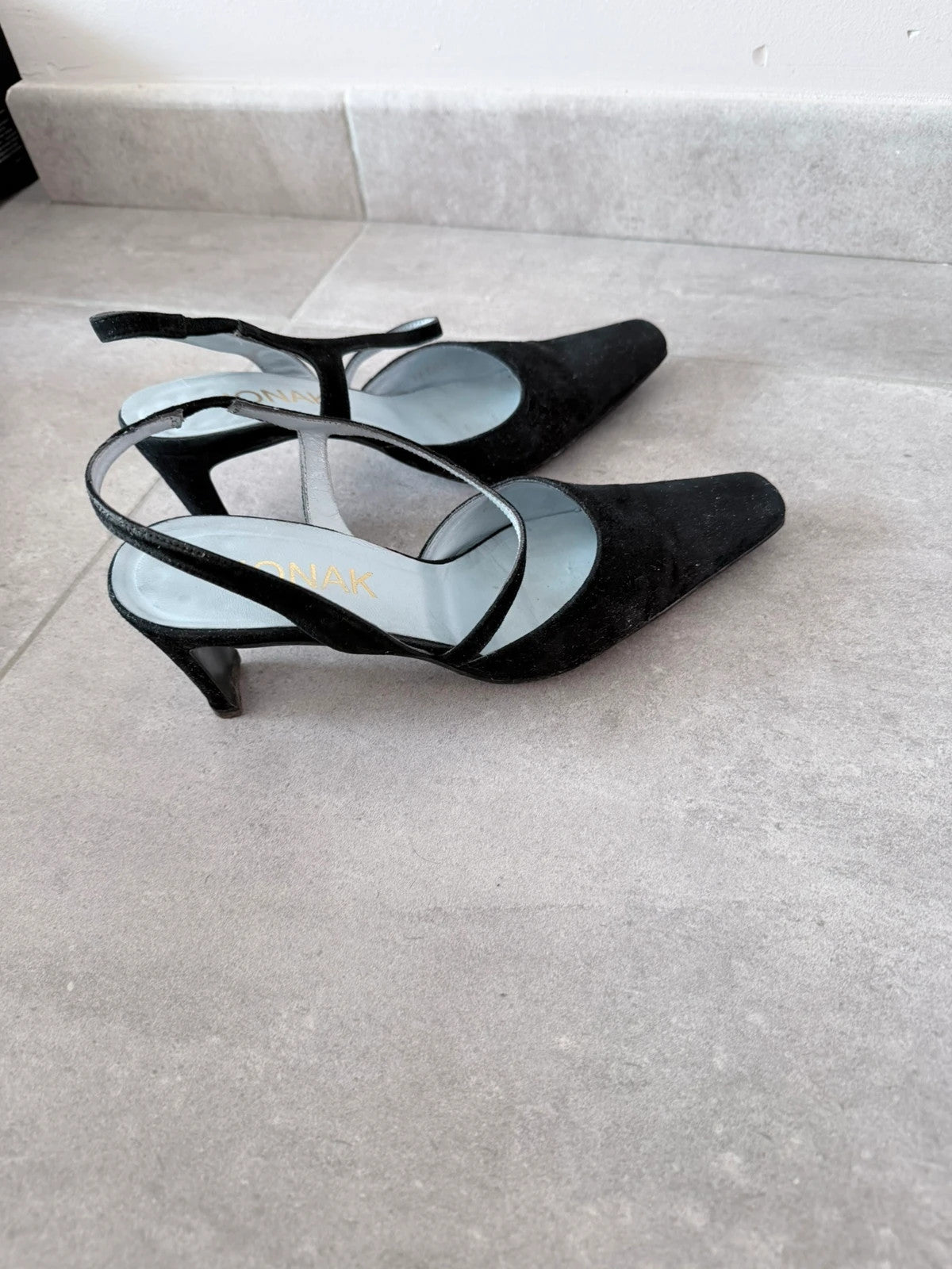 Escarpins Jonak noirs à brides – élégants  intemporels