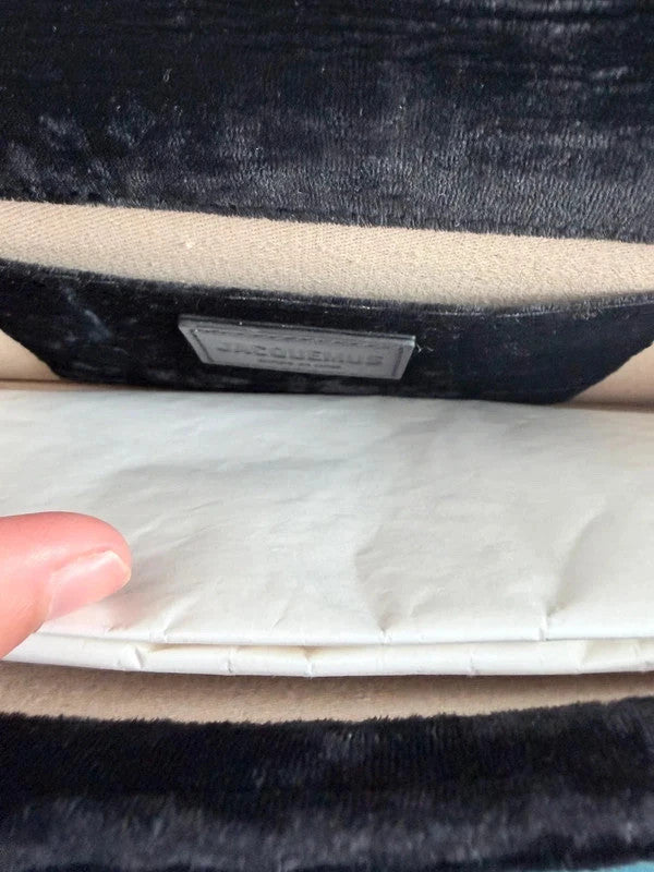 Sac Jacquemus Le Bambino Long noir velours – Neuf magnifique