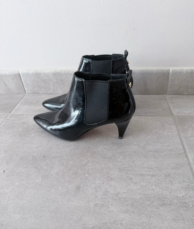 Bottines noires vernies à talon – élégantes & tendance