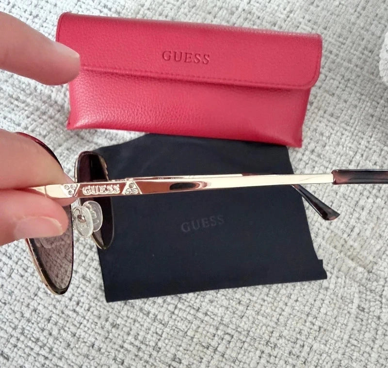 Lunettes de soleil GUESS chic – style luxe tendance