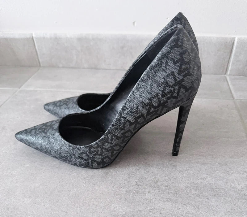 Escarpins DKNY noirs talons aiguilles – neufs – élégants chic