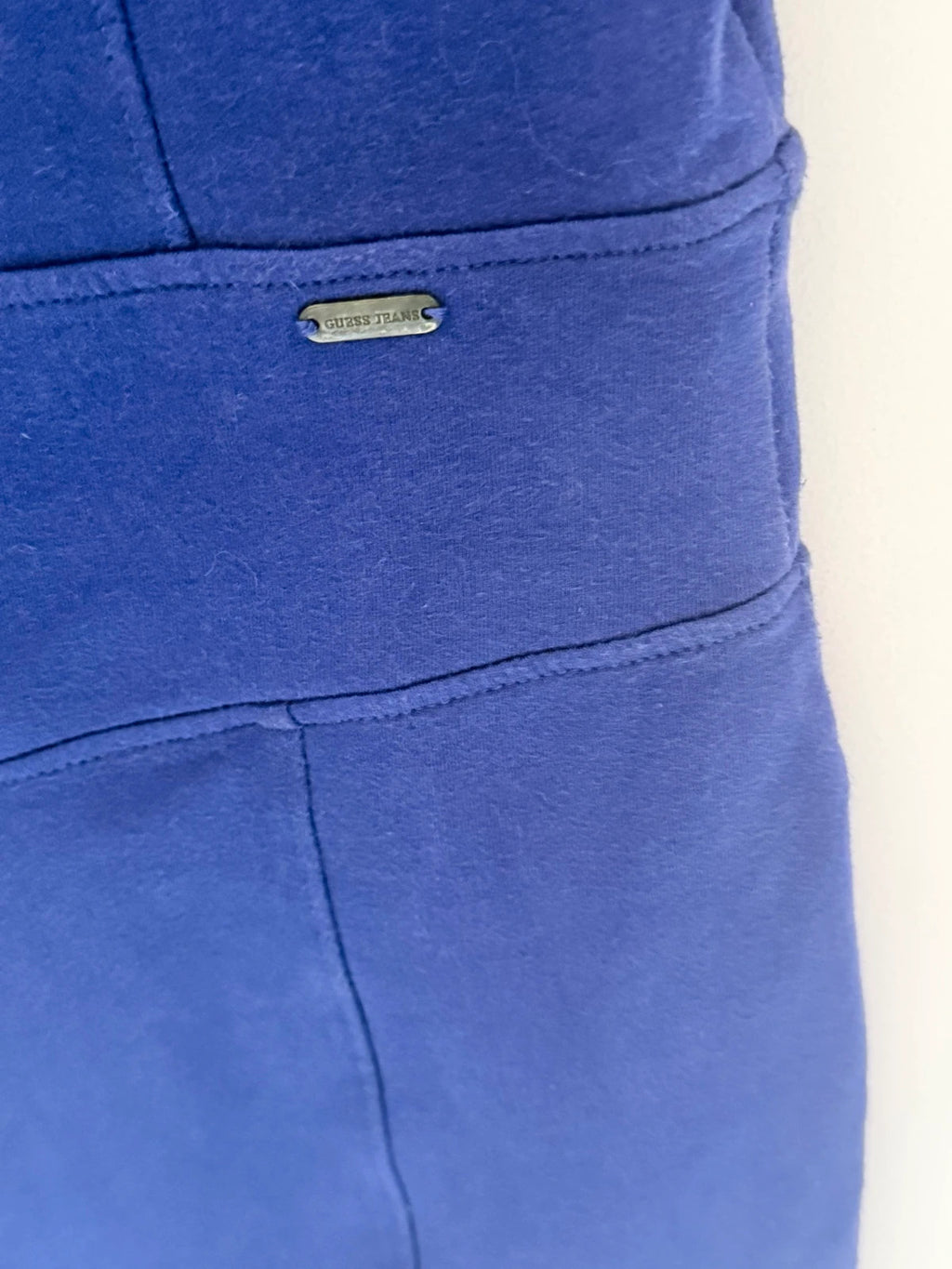 Robe Guess Jeans violette bleue ajustée – Taille M – Très bon état