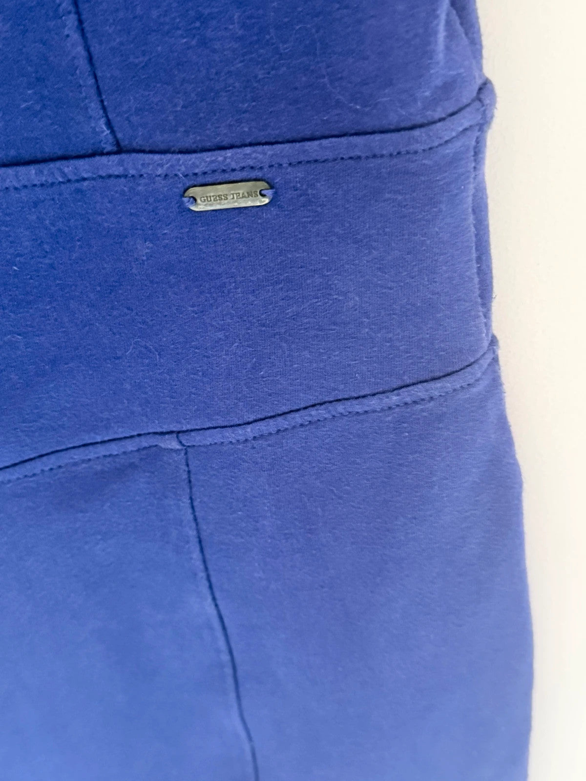 Robe Guess Jeans violette bleue ajustée – Taille M – Très bon état