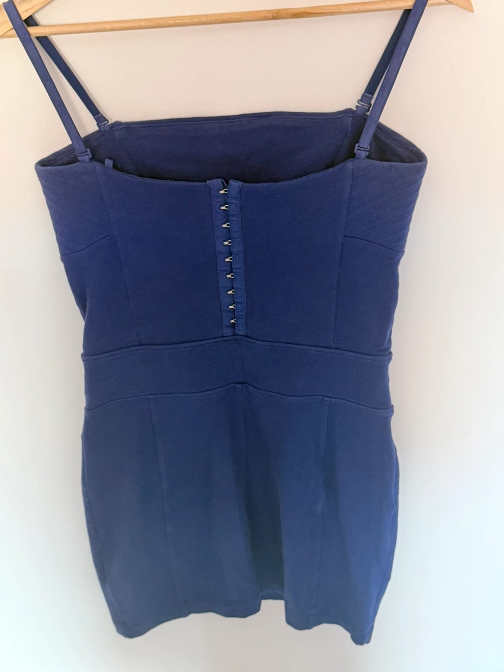 Robe Guess Jeans violette bleue ajustée – Taille M – Très bon état