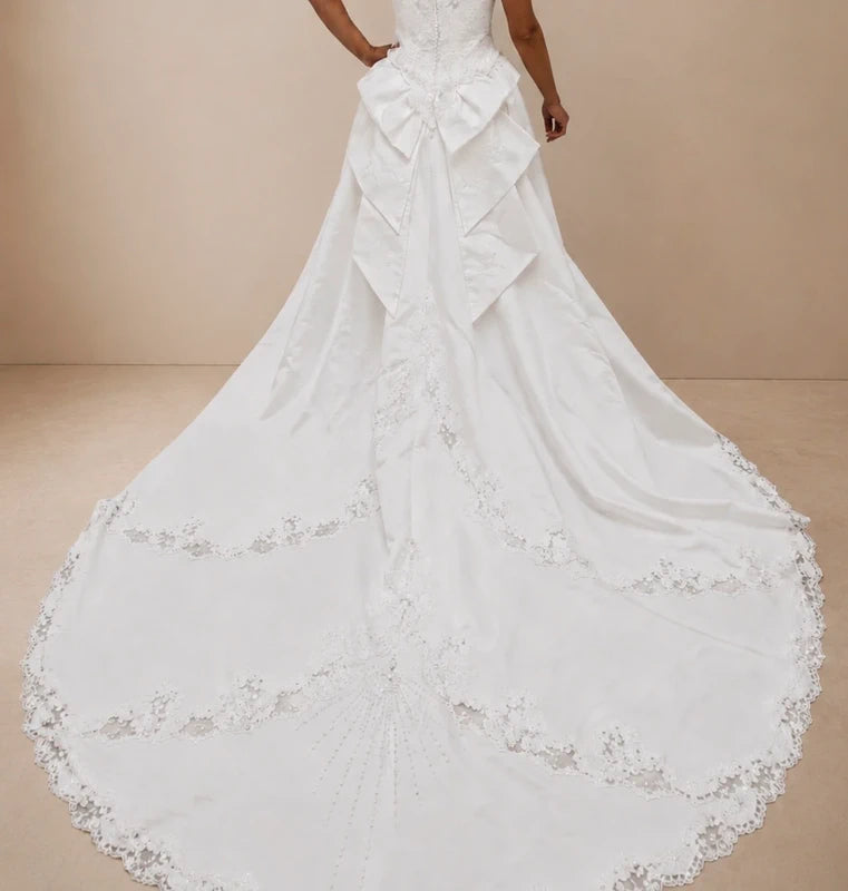 Robe de mariée princesse Complicité La Fête – Dentelle perlée & longue traîne taille S
