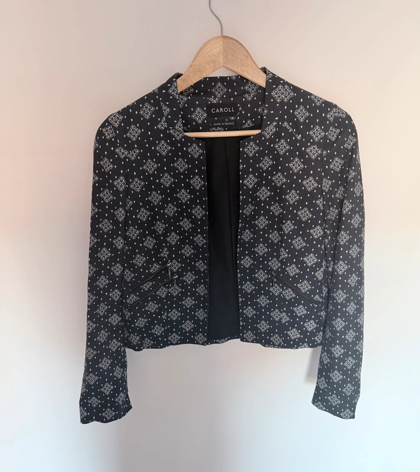Veste courte Caroll noire imprimée – Taille 36 – Made in France