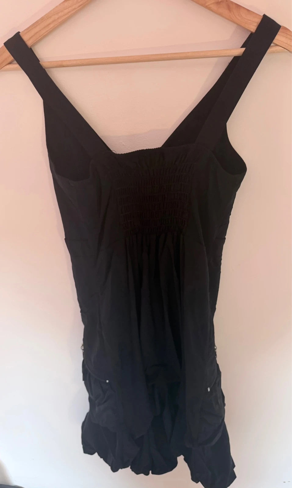Robe noire RIU taille 36 avec poches zippées – style chic et original