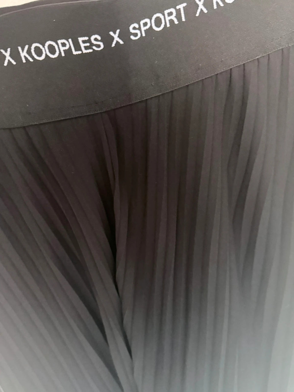 Jupe plissée noire The kooples