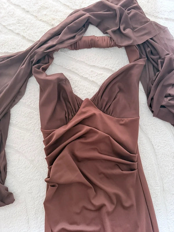 Robe longue marron chocolat dos nu avec voile et col drapé – Taille M