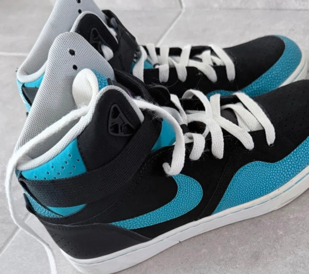 Baskets Nike montantes noir et bleu turquoise – Taille 42,5 – Très bon état