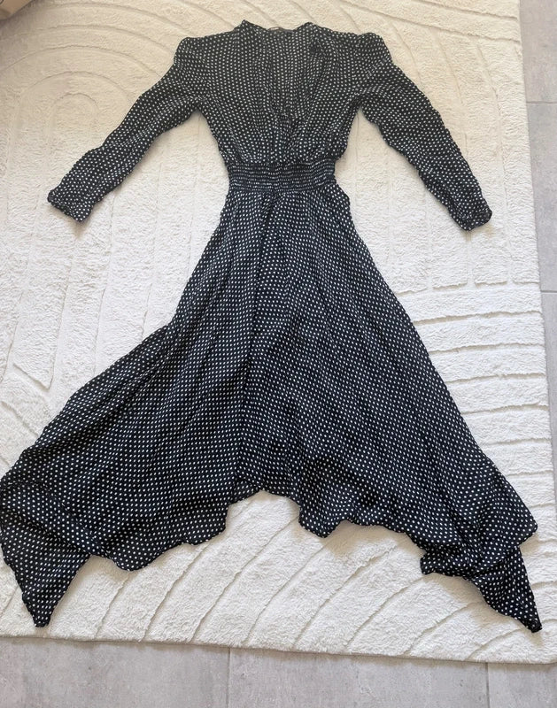 Robe longue asymétrique Maje noire à pois blancs – Taille 36 – Élégante et fluide