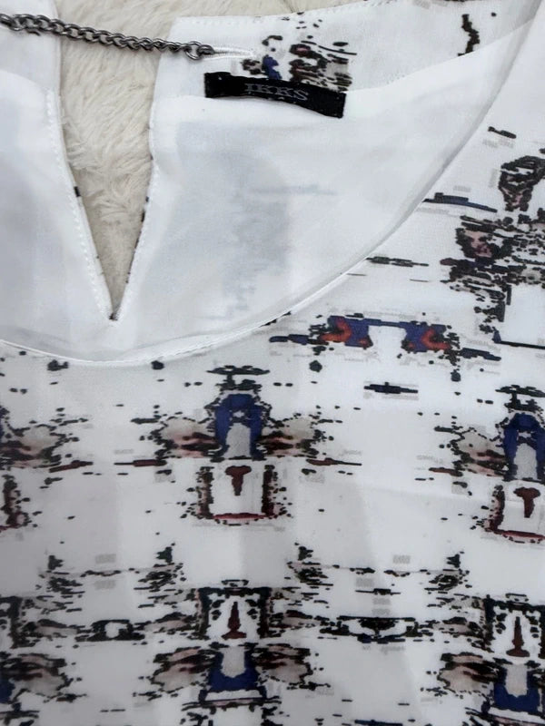 Robe IKKS blanche imprimée graphique – Taille 38 – Fluide et élégante
