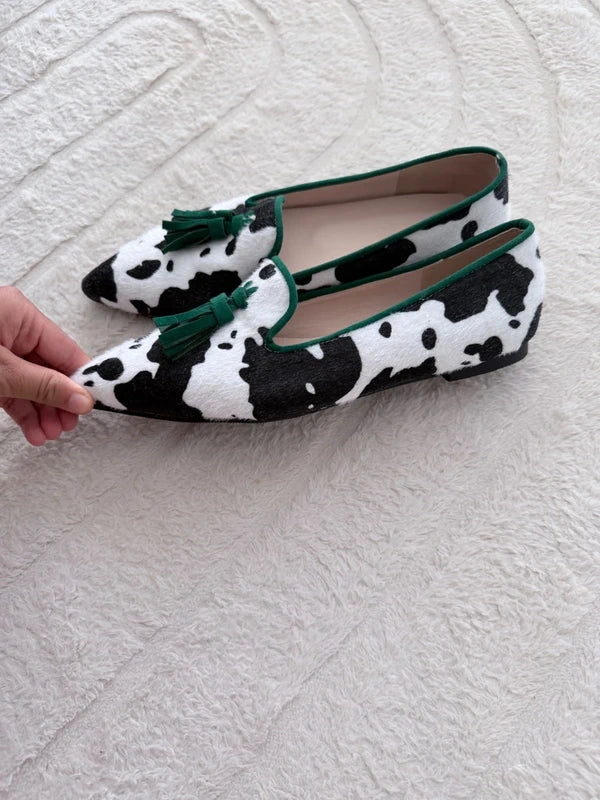 Mocassins imprimé vache noir & blanc avec pampilles vertes – Pointure 39 – Neufs