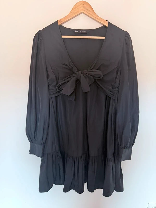 Robe Zara noire à nœud – Élégante & féminine – Taille S