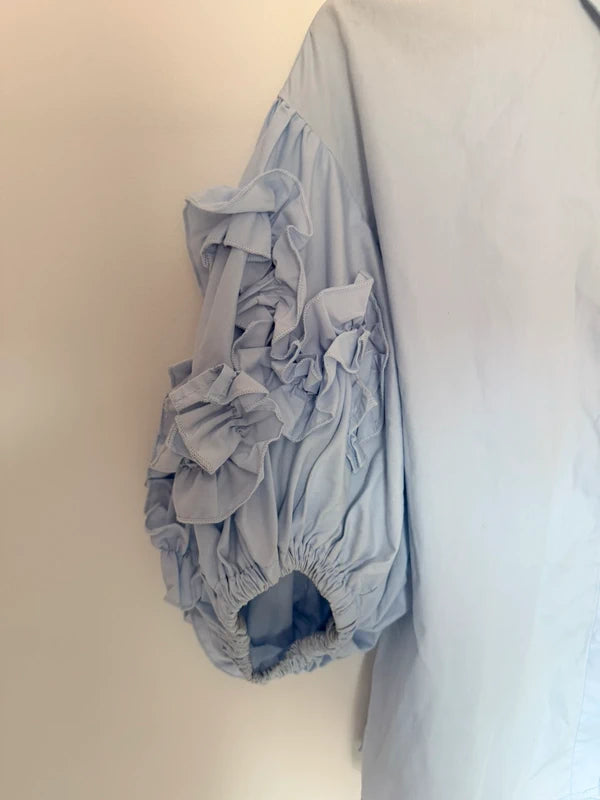 Chemise bleu ciel à manches bouffantes volantées – MC Lorène – Taille S