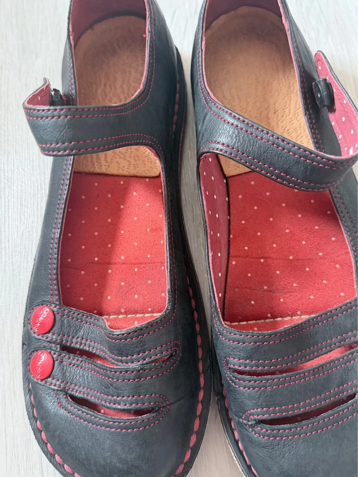 Camper en cuir noir et rouge – T.38