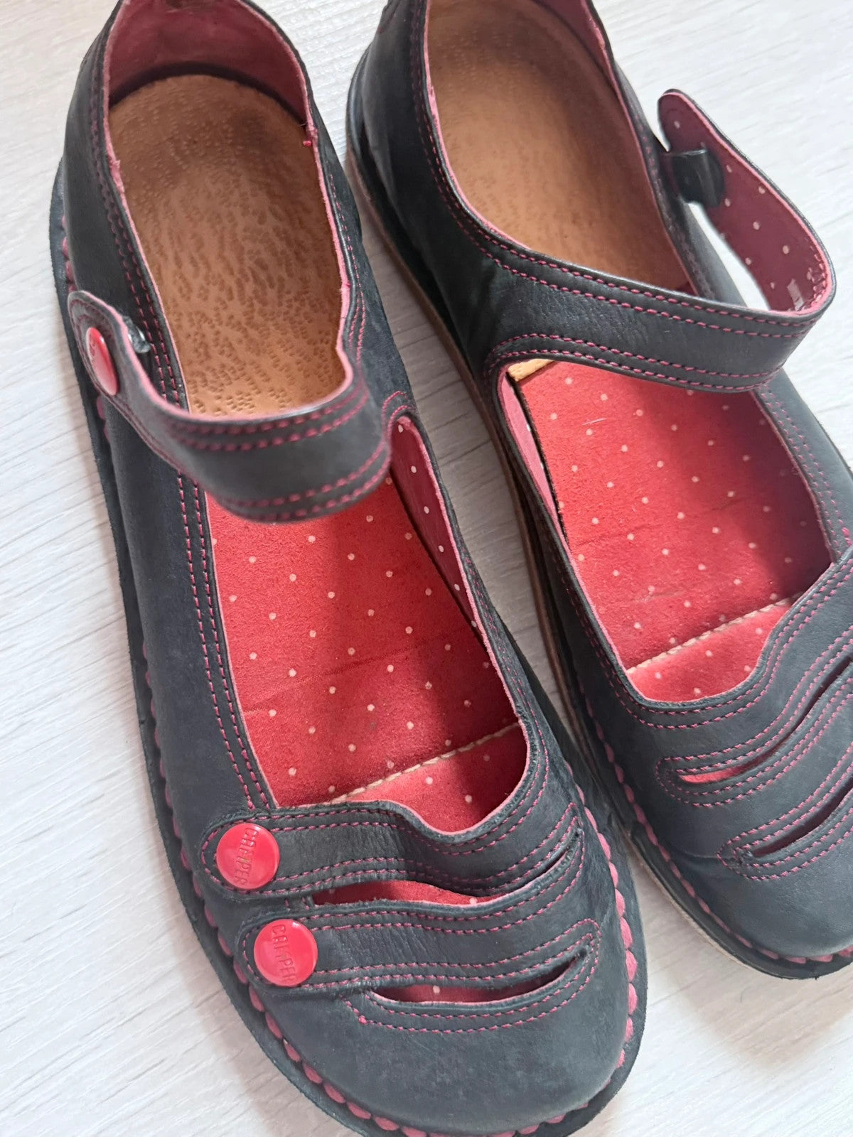 Camper en cuir noir et rouge – T.38