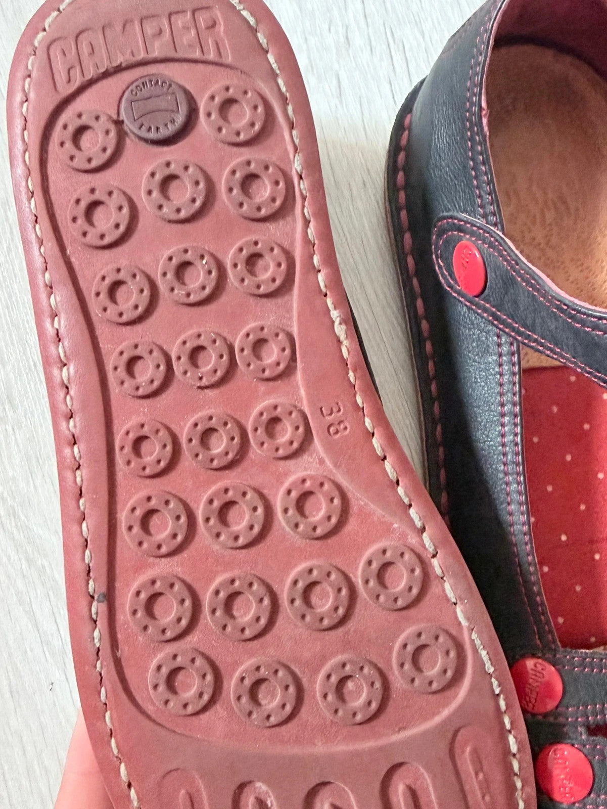 Camper en cuir noir et rouge – T.38