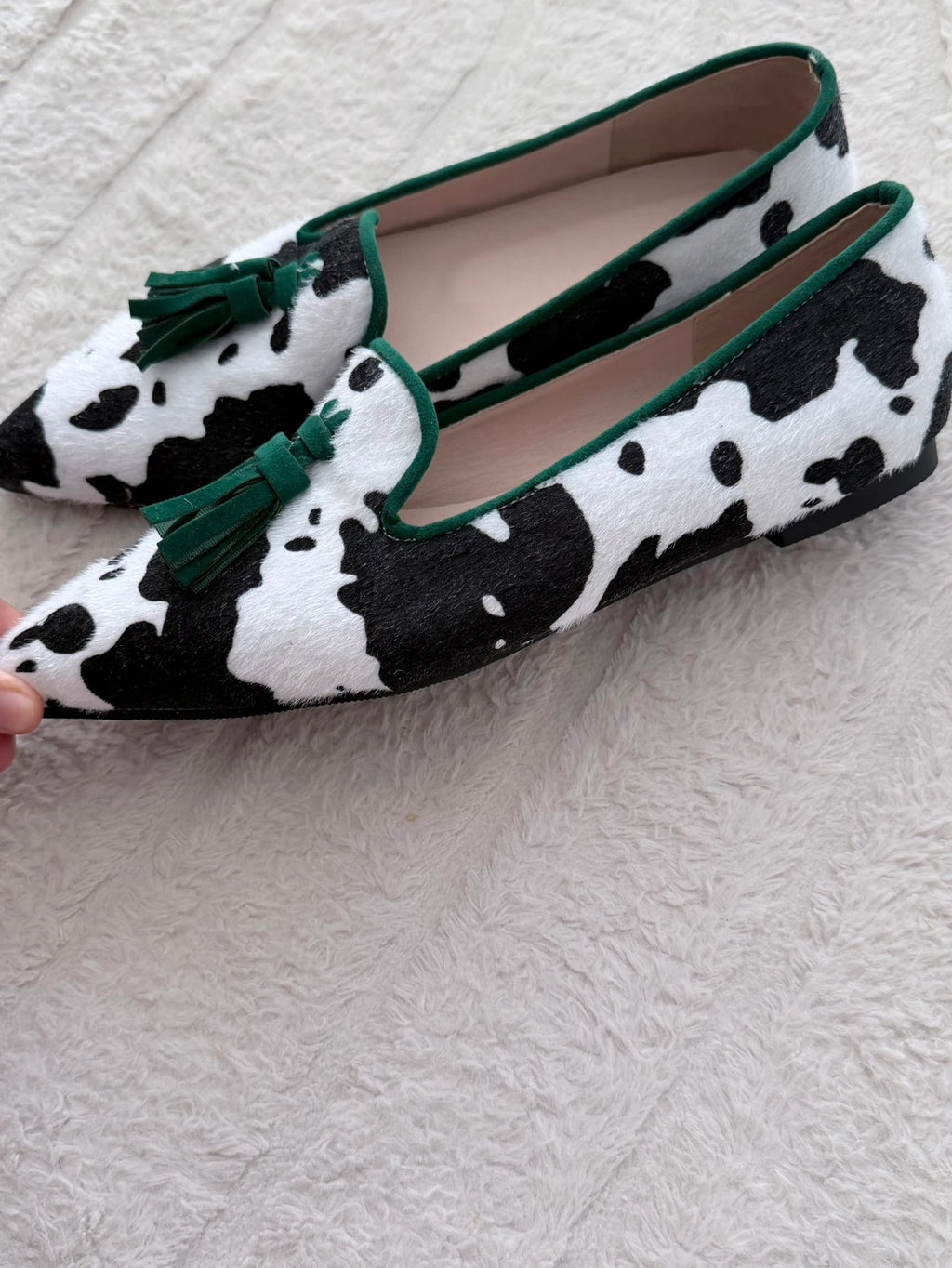 Mocassins imprimé vache noir & blanc à pampilles vertes – T39 – Très bon état