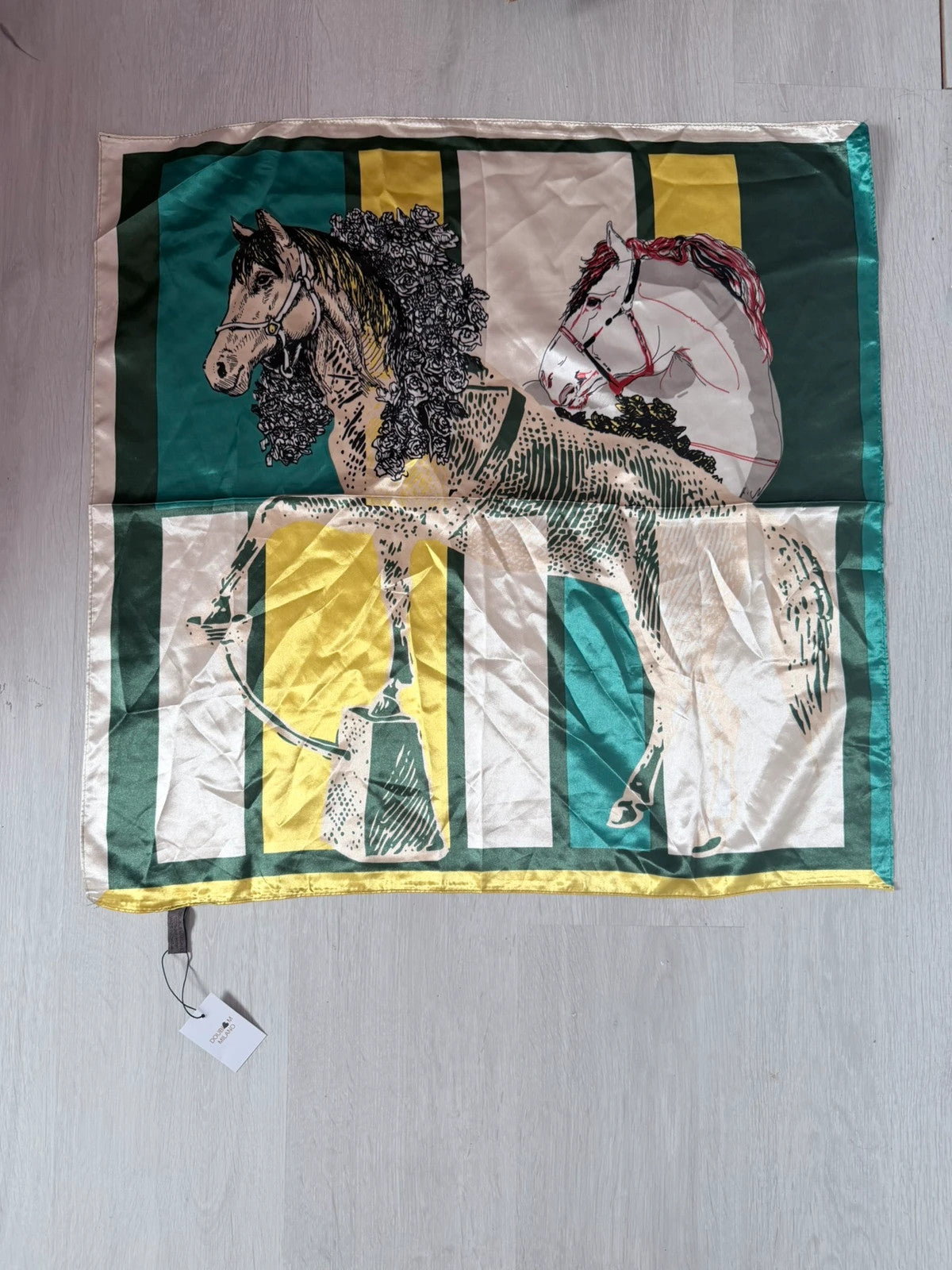 Carré de soie Double M Milano – Imprimé chevaux – Vert & doré
