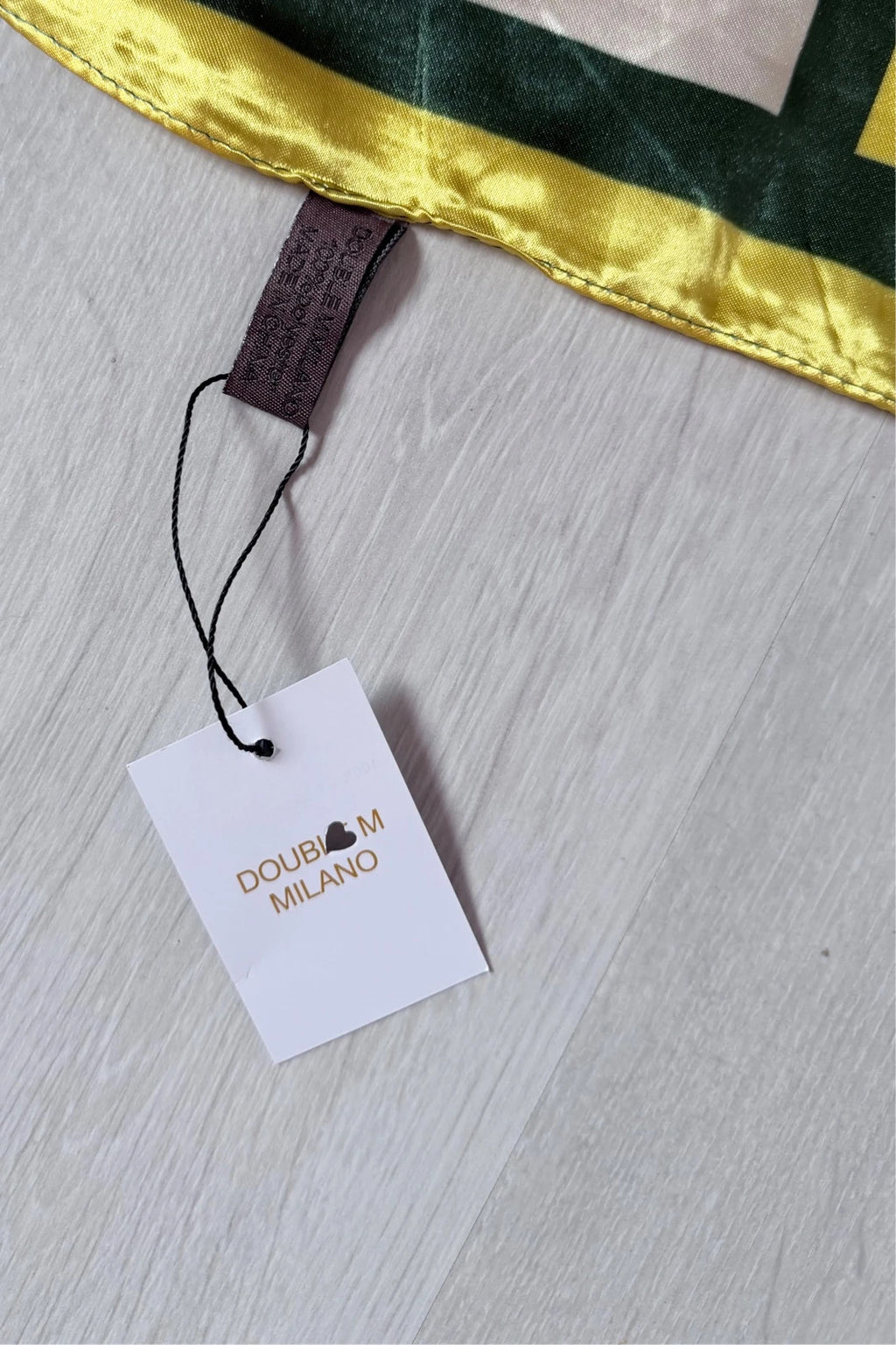 Carré de soie Double M Milano – Imprimé chevaux – Vert & doré