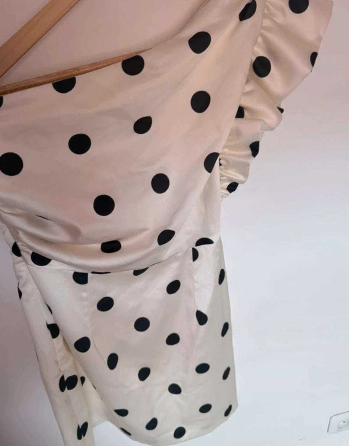 Robe Naf naf  asymétrique blanche à pois noirs – Taille 36 – Neuve avec étiquette
