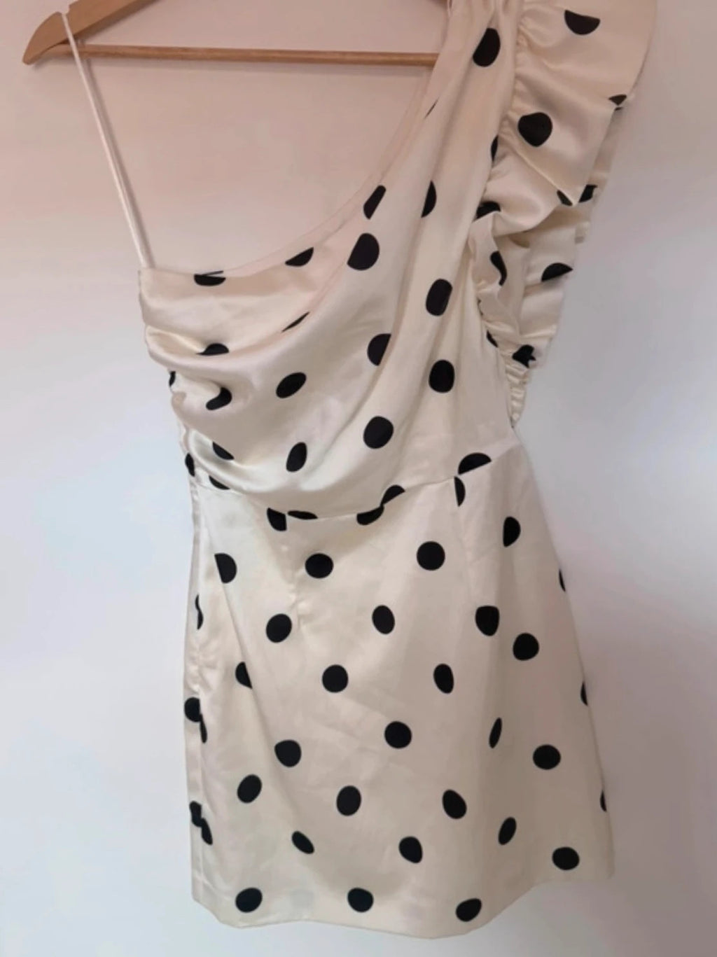 Robe Naf naf  asymétrique blanche à pois noirs – Taille 36 – Neuve avec étiquette