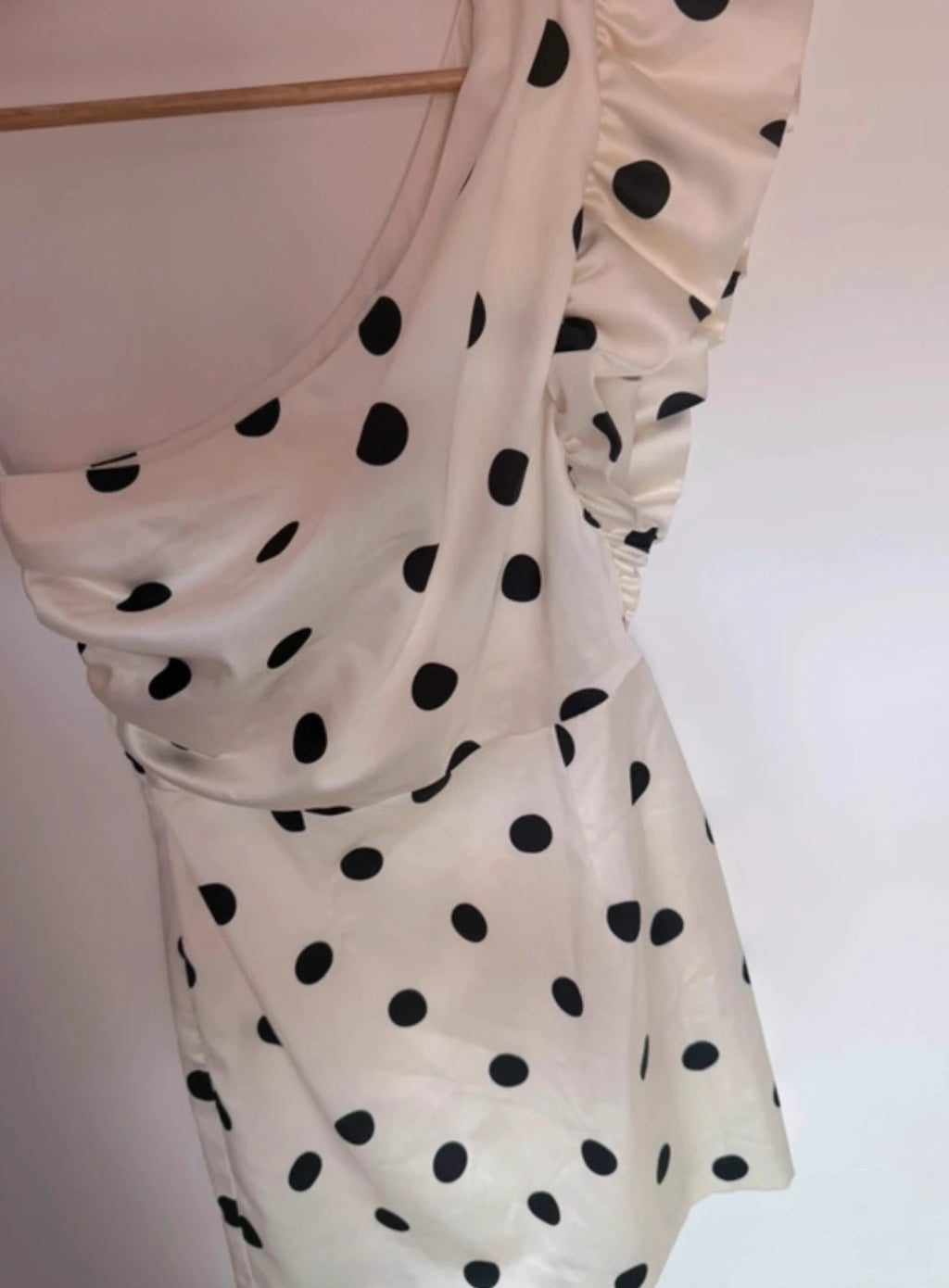 Robe Naf naf  asymétrique blanche à pois noirs – Taille 36 – Neuve avec étiquette