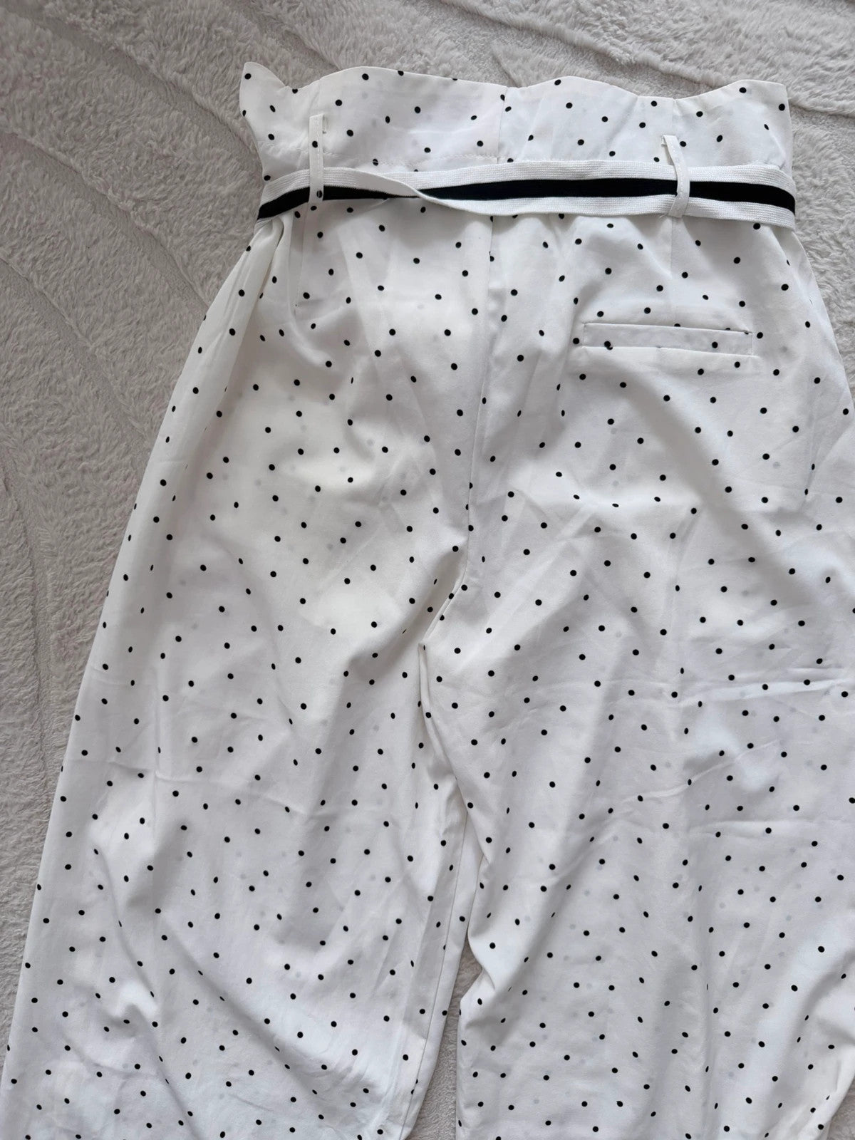 Pantalon large à pois blanc & noir – Taille M – Taille haute avec ceinture