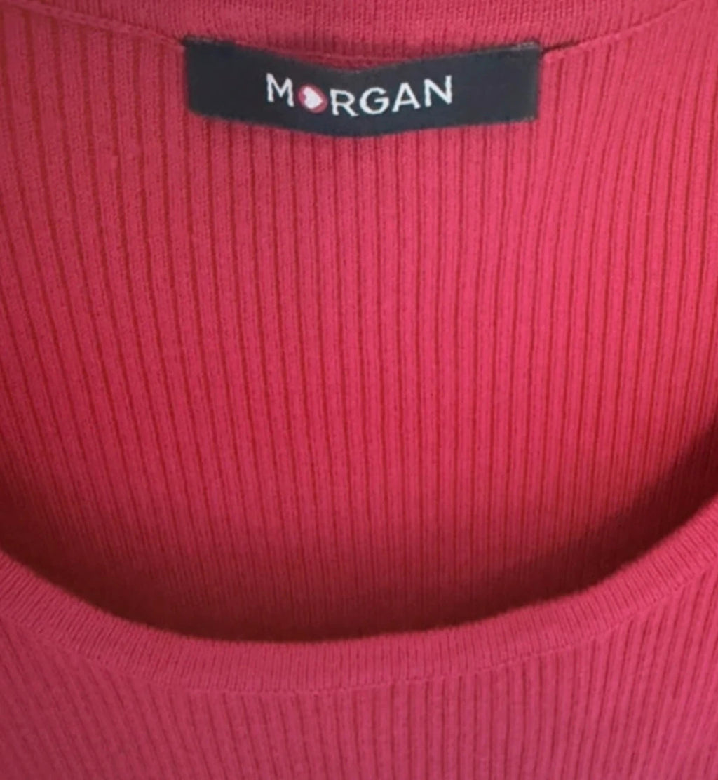 Robe Morgan rouge côtelée avec ceinture et détails métalliques – Taille S/M