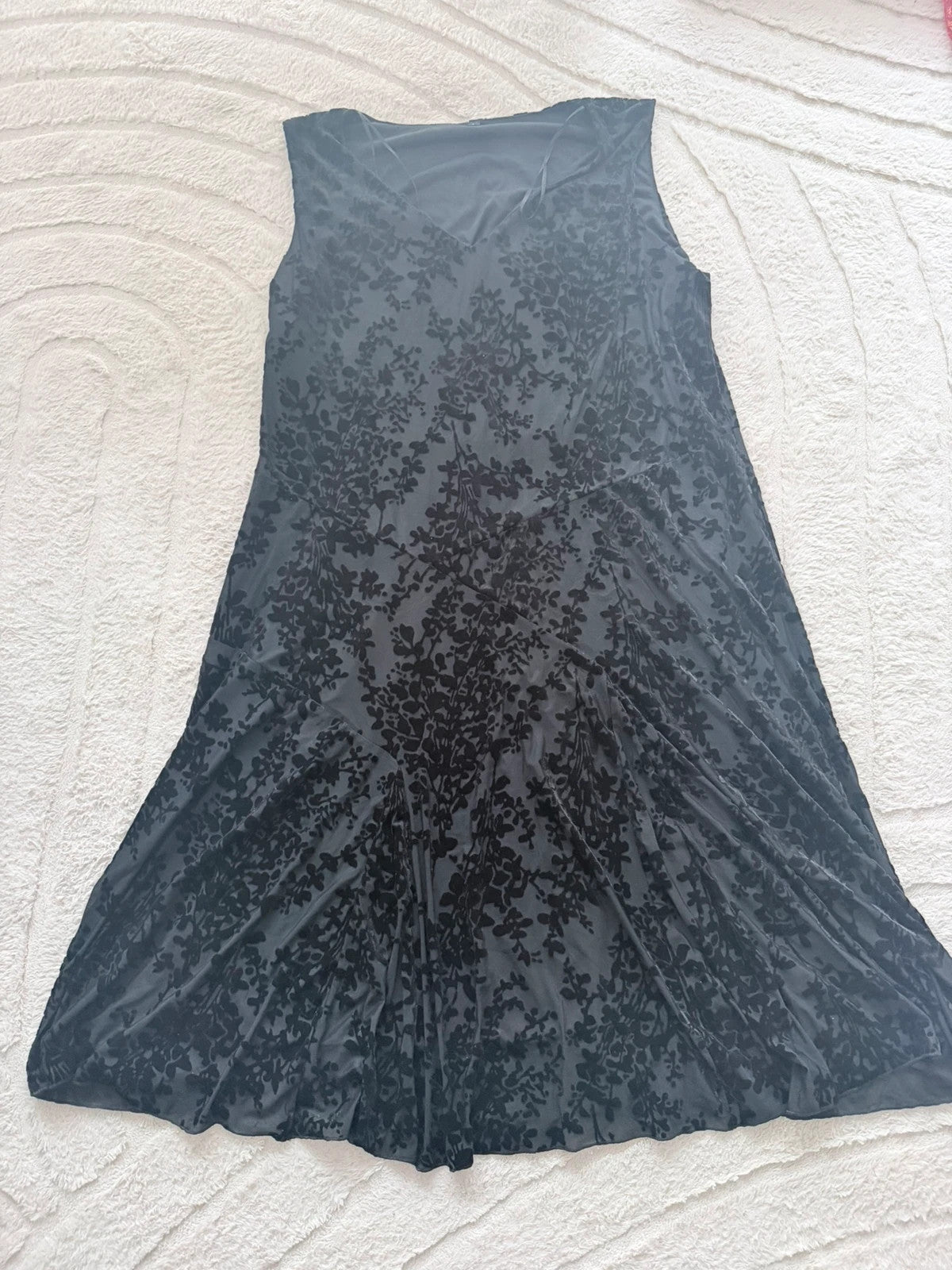 Robe noire élégante à motifs floqués – Taille 5 (XL/44)