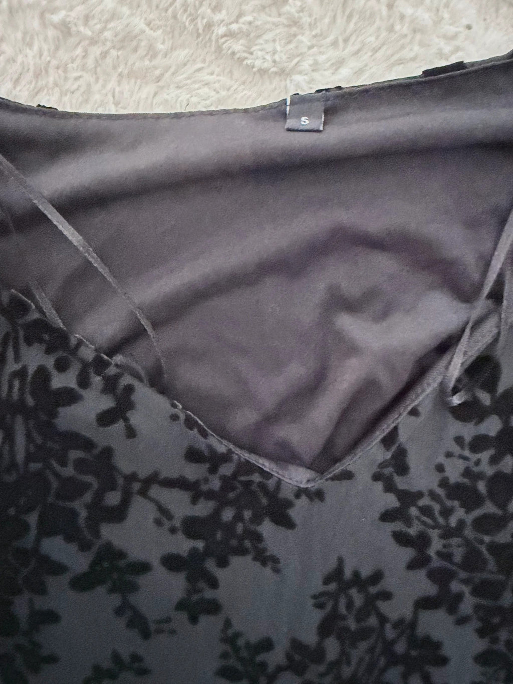 Robe noire élégante à motifs floqués – Taille 5 (XL/44)
