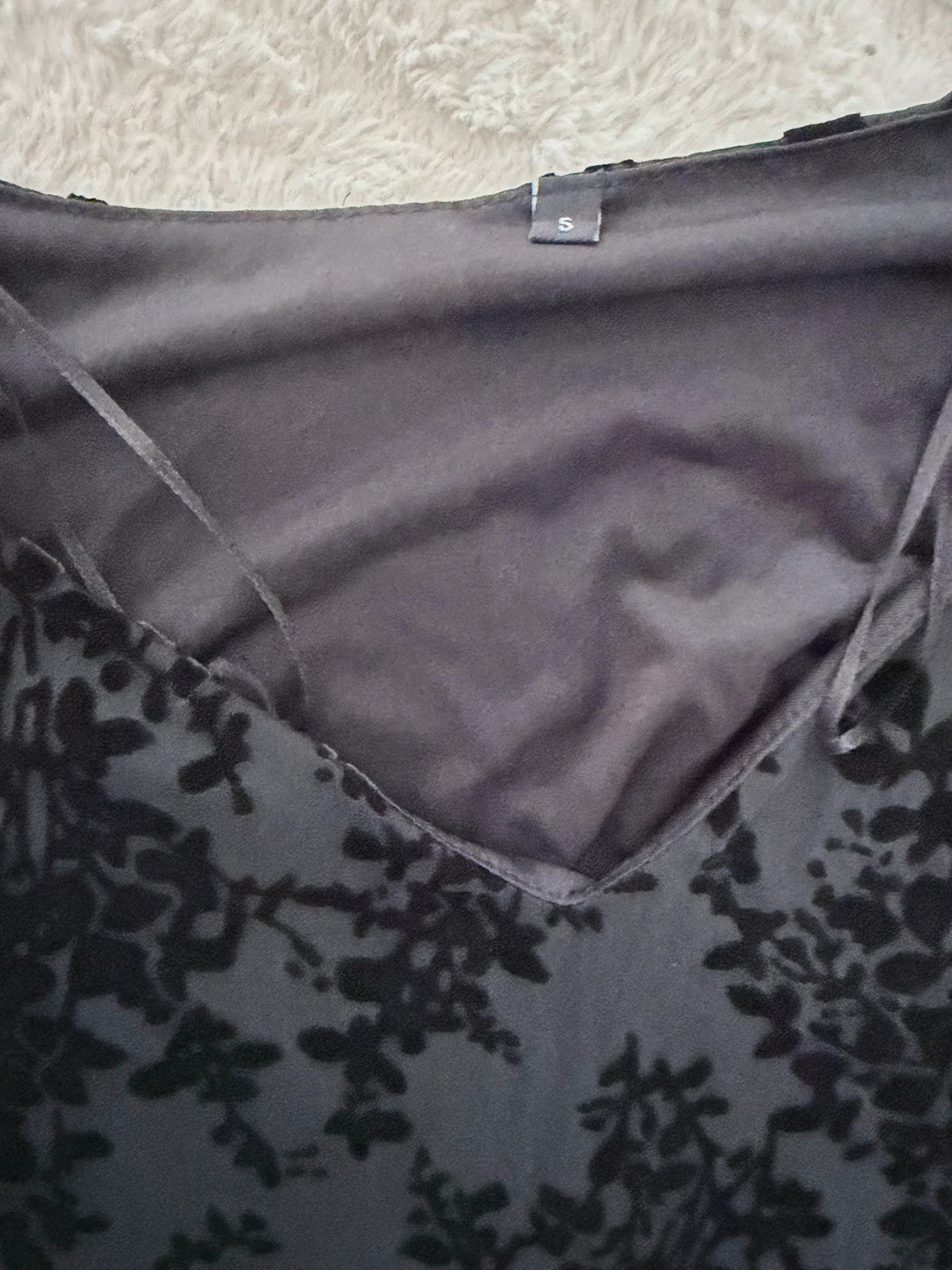 Robe noire élégante à motifs floqués – Taille 5 (XL/44)