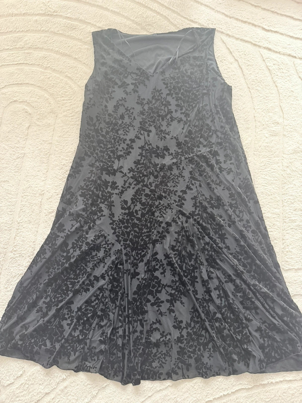Robe noire élégante à motifs floqués – Taille 5 (XL/44)