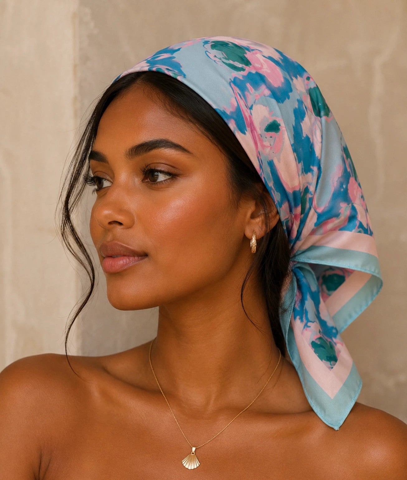 Foulard carré bleu pastel & rose – Effet soie – 60 × 60 cm – Neuf avec étiquette